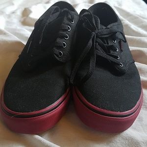 Vans Atwood, low tops, black and red